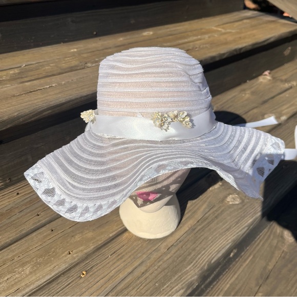 White Organza floppy hat with Ribbon - Picture 3 of 9